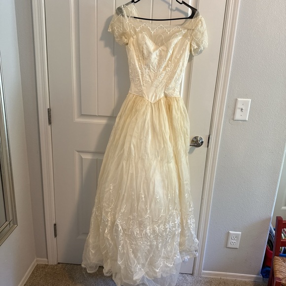 Dresses & Skirts - Vintage 1959 Cream Lace Wedding Dress